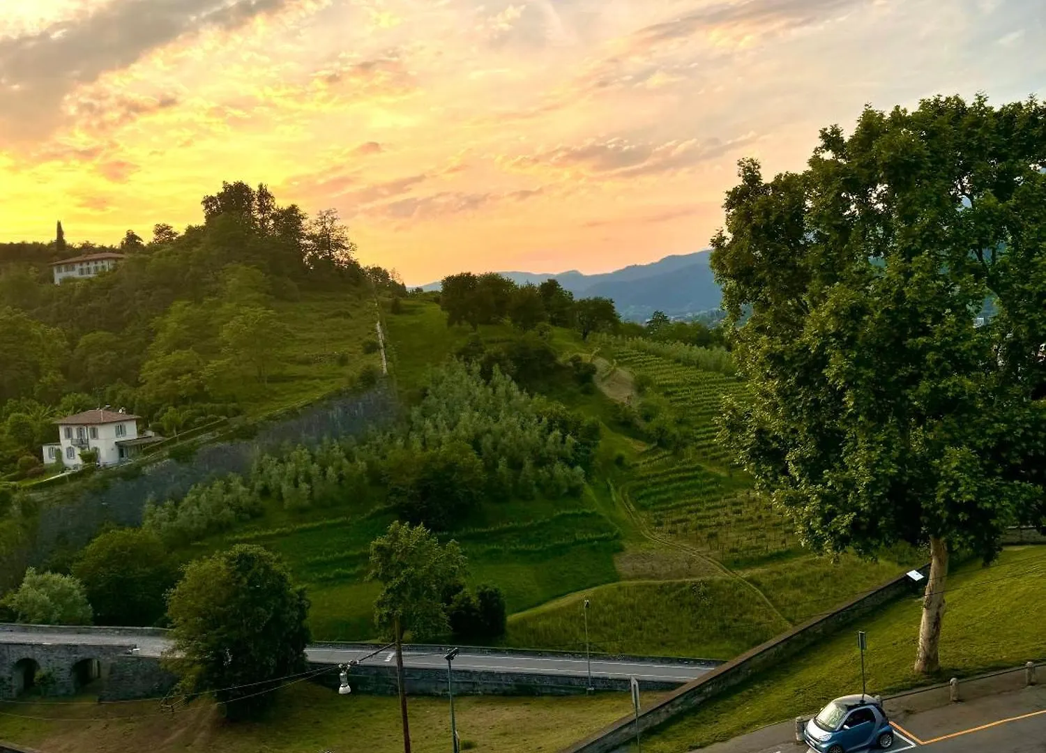 Apartment Cr - Casa Sulle Mura Romane - Old Town Bergamo Italy